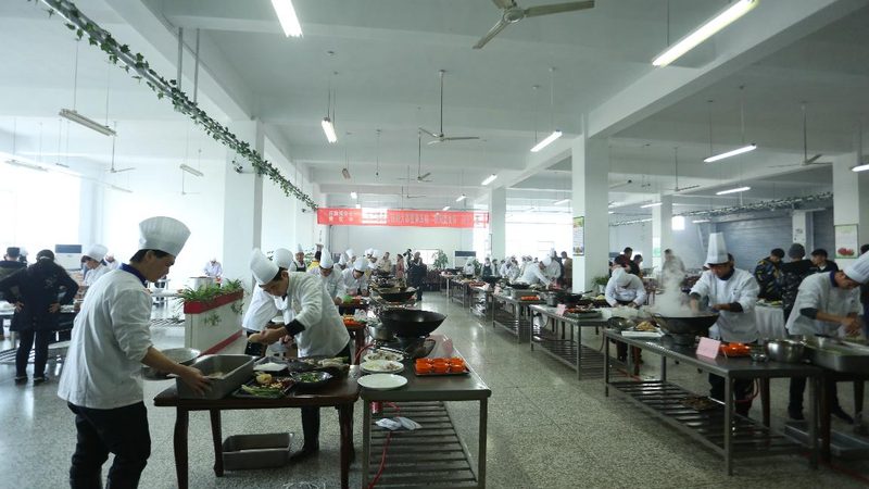 肉汤：选用鸡精